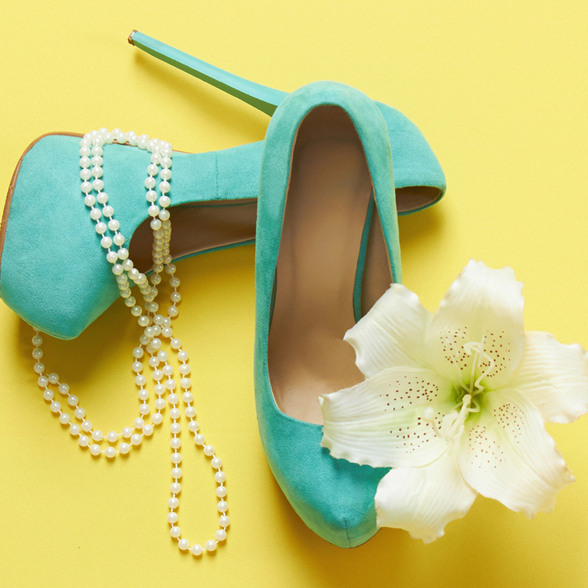 Fresh your room with white vase